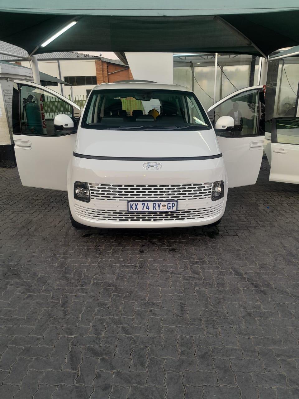 Hyundai Staria